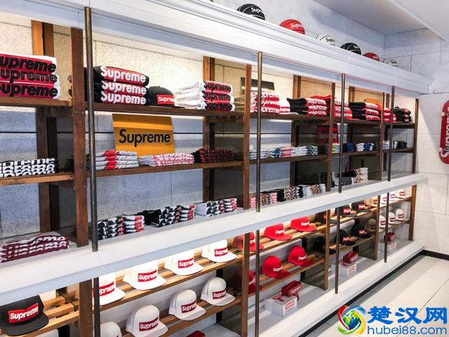 山寨变合法？supreme spain是个什么东西？竟还开起了分店