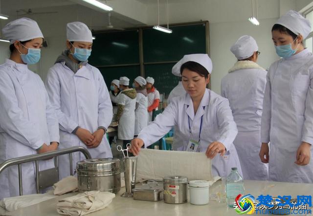 高考女生选什么专业靠谱？报考这6个专业“很稳”，就业率很高