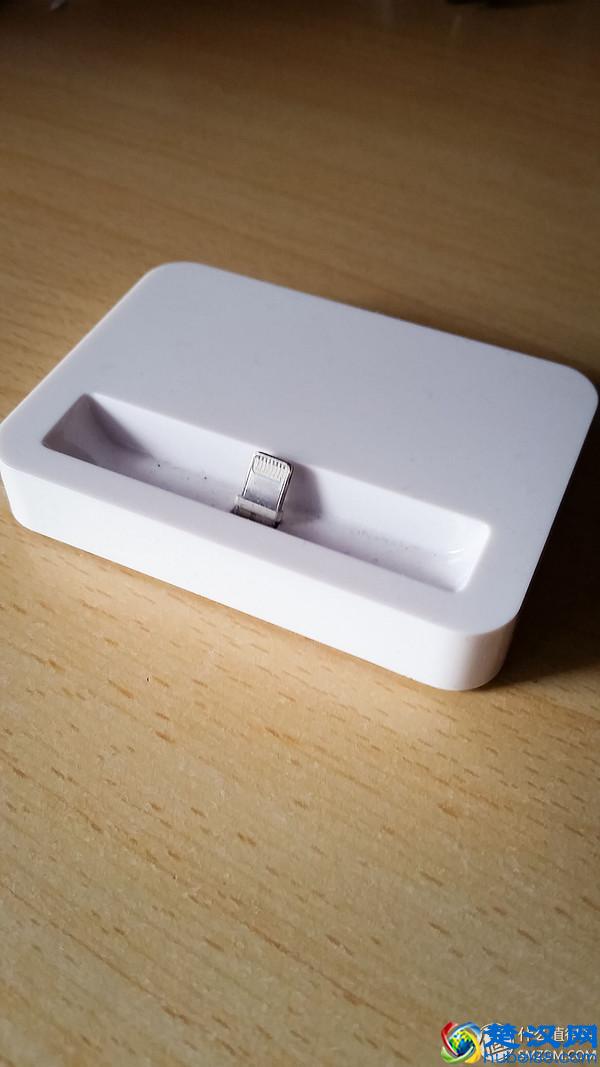 两款iPhone白菜Dock的对比