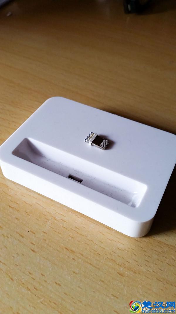 两款iPhone白菜Dock的对比