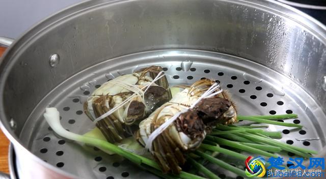 你真的会吃螃蟹吗？教你吃螃蟹技巧，没有蟹八件也能吃出完整蟹肉