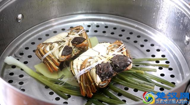 你真的会吃螃蟹吗？教你吃螃蟹技巧，没有蟹八件也能吃出完整蟹肉