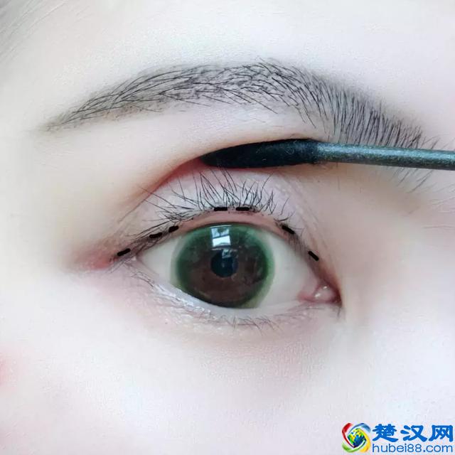 画眼线原来这么简单？我3分钟就学会了！