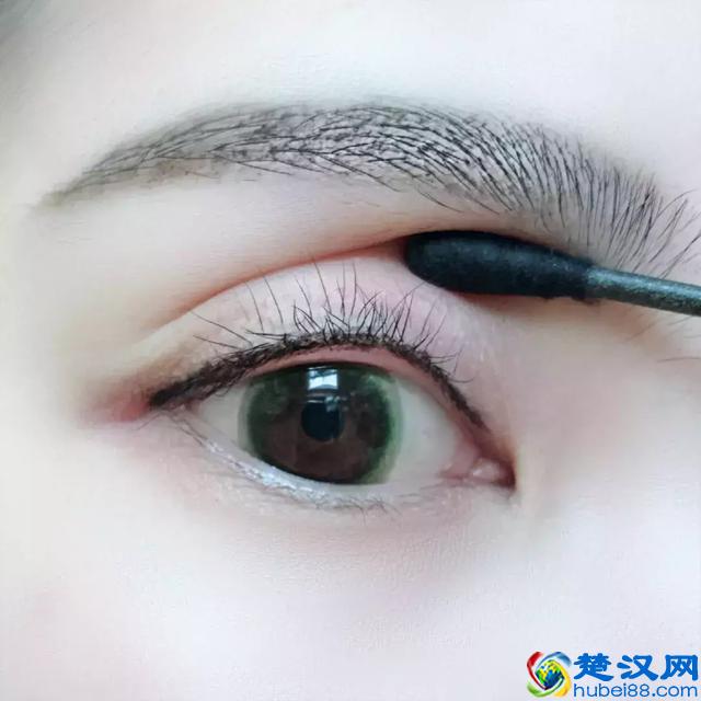画眼线原来这么简单？我3分钟就学会了！