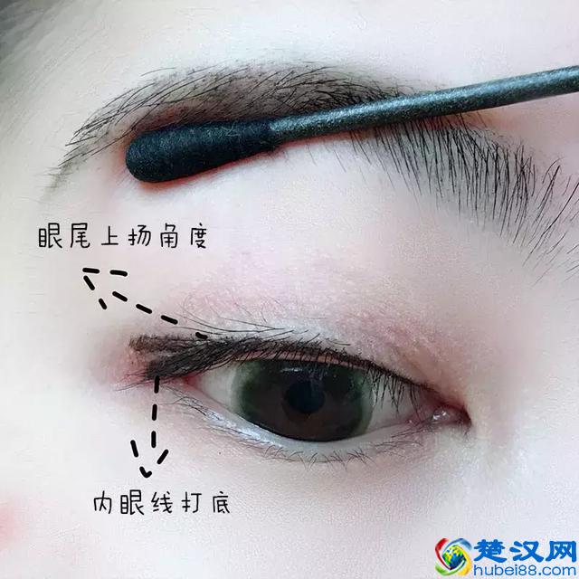 画眼线原来这么简单？我3分钟就学会了！