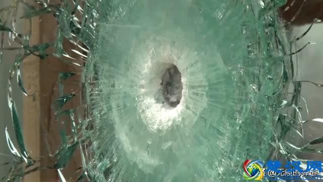 防弹玻璃真的防弹吗，是如何做到的，一般人想不出来