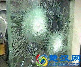 防弹玻璃真的防弹吗，是如何做到的，一般人想不出来