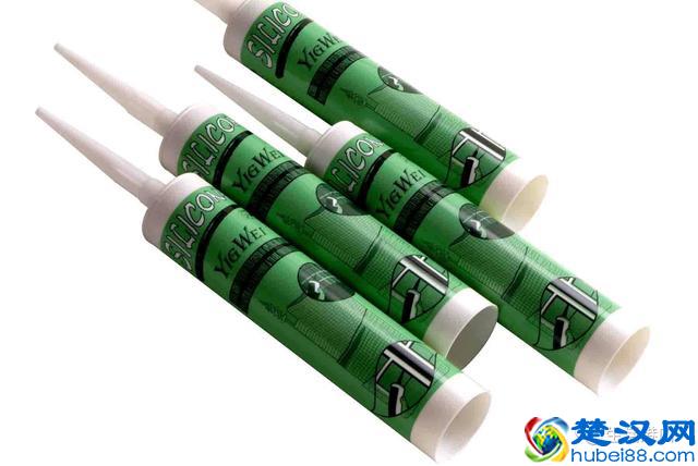 生活小常识：玻璃胶弄手上怎么洗掉