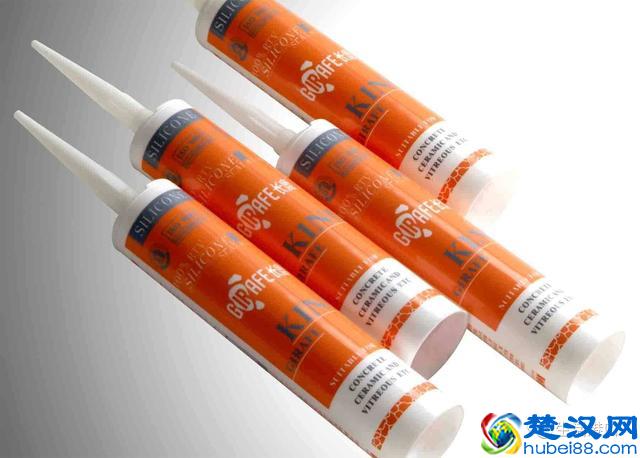 生活小常识：玻璃胶弄手上怎么洗掉