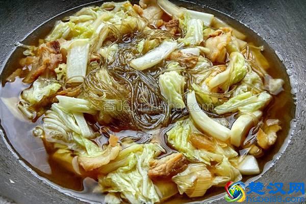 大白菜最好吃的做法，冬天吃一次浑身都暖和了，一棵白菜都不够吃