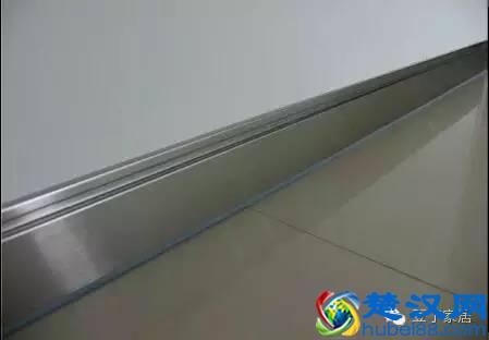 装修常用4种踢脚线实木最贵每米20元起，买了要这样装才不浪费