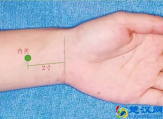 胃痛怎么缓解疼痛？不花钱！一分钟！缓解胃疼特效法！