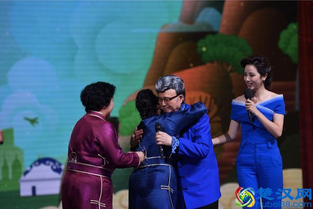 央视综艺重阳特别节目《九九艳阳天》：陪着爸妈过重阳