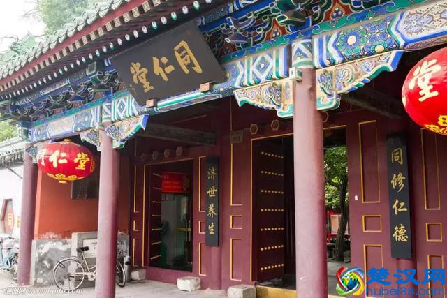 同仁堂出的护肤品，说它在美白祛痘印上碾压SKII，不过分吧！