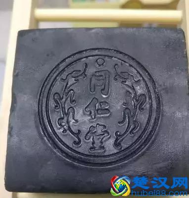 同仁堂出的护肤品，说它在美白祛痘印上碾压SKII，不过分吧！