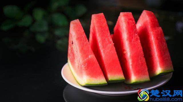 月经期间要多吃这4种食物，不碰这3种，补血益气，还缓解痛经！