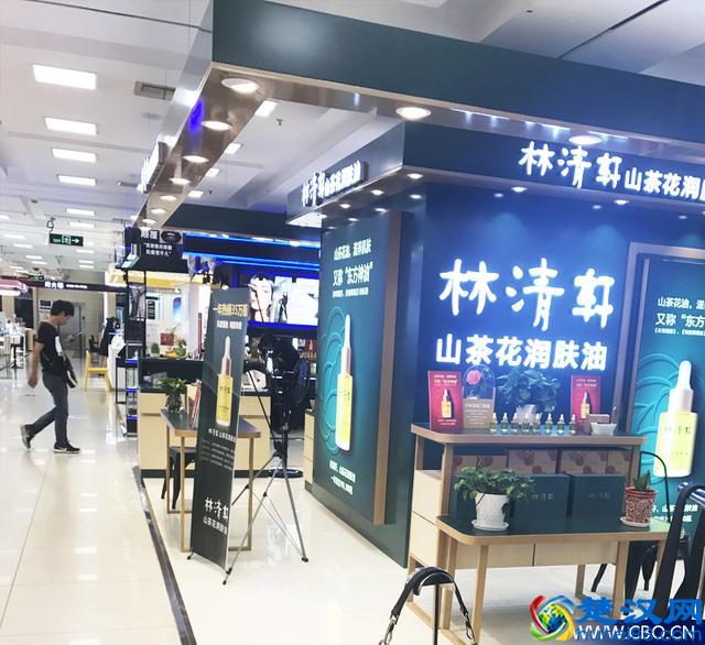 以单品牌店闻名的林清轩，为何悄悄在百货一楼开设专柜？