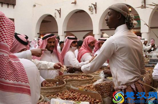 卡扎菲已经去世六年，如今利比亚什么情况？当初为何会推翻他