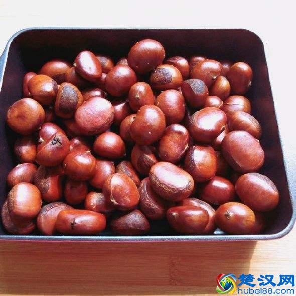 板栗要怎么煮才好吃，冷水下锅还是热水下锅，好多人都做错了！