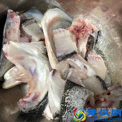 酸菜鱼火锅的做法