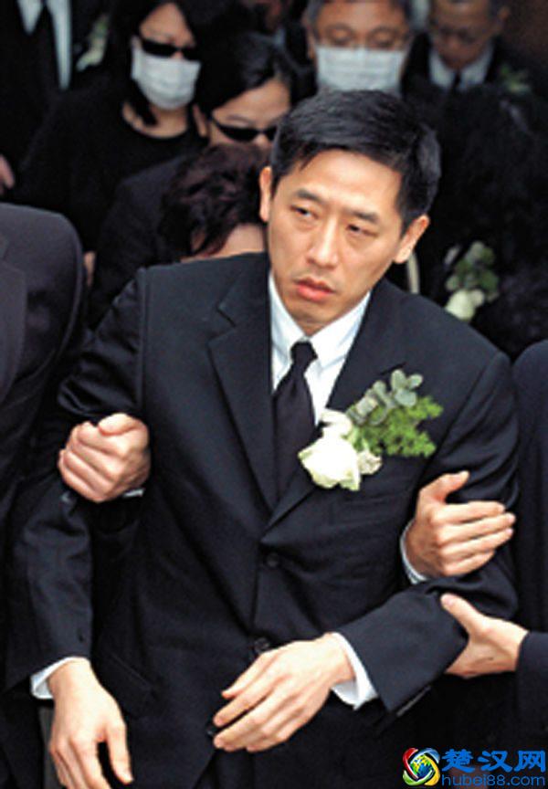 张国荣去世的时候有多轰动，最伤心的不是哥哥家人，而是唐先生