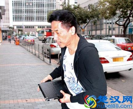 张国荣去世的时候有多轰动，最伤心的不是哥哥家人，而是唐先生