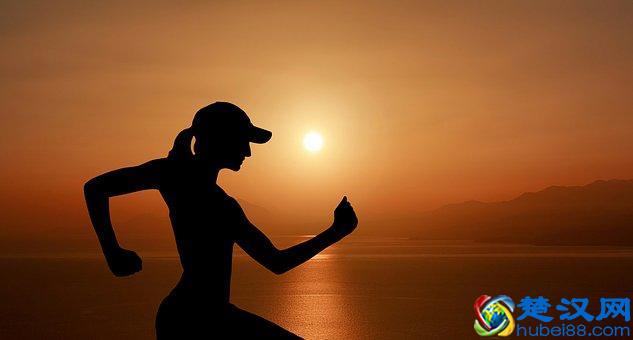 白带把内裤浸湿正常吗？白带增多是什么原因？