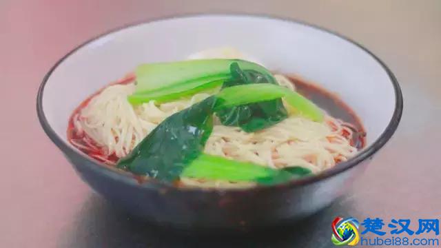 重庆解放碑这么多小吃，到底哪些值得一吃？