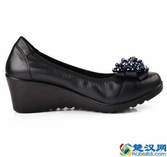 中年人夏天穿什么鞋子，使人更年轻呢？