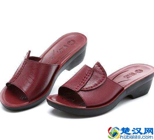 中年人夏天穿什么鞋子，使人更年轻呢？
