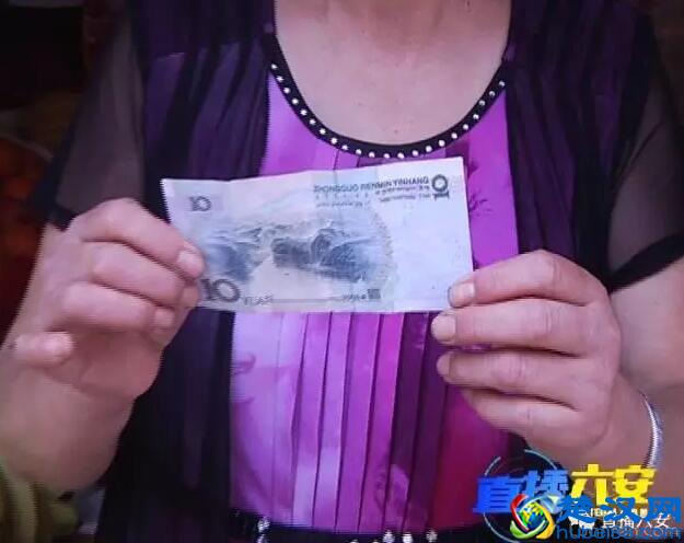 卖水果的李女士无意中收到一张10元假币！真钱假钱怎么才能分的清呢？