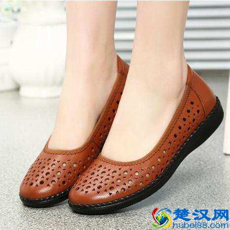 中年人夏天穿什么鞋子，使人更年轻呢？