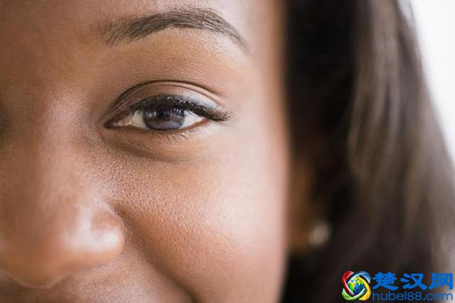 毛孔粗大至少显老10岁？教你四招快速清理毛孔的垃圾