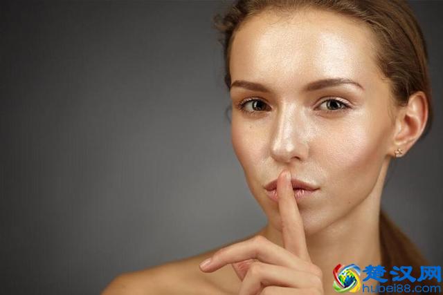 毛孔粗大至少显老10岁？教你四招快速清理毛孔的垃圾