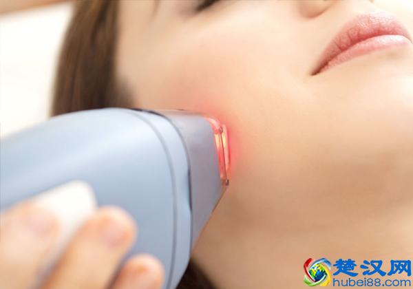 毛孔粗大至少显老10岁？教你四招快速清理毛孔的垃圾