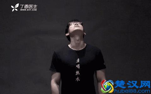 脖子酸，肩膀痛怎么办？教你几 招拯救颈椎