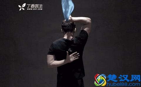 脖子酸，肩膀痛怎么办？教你几 招拯救颈椎