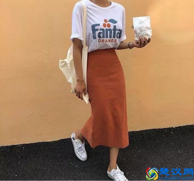 一件白T恤过夏天，记住这些“穿衣心机”，三分钟搞定吸睛打扮