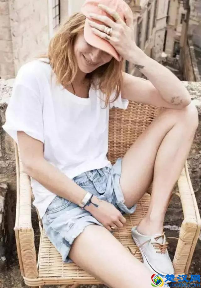 一件白T恤过夏天，记住这些“穿衣心机”，三分钟搞定吸睛打扮