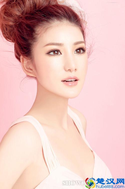 约会巧穿内衣也能丰胸 拥有迷人乳沟