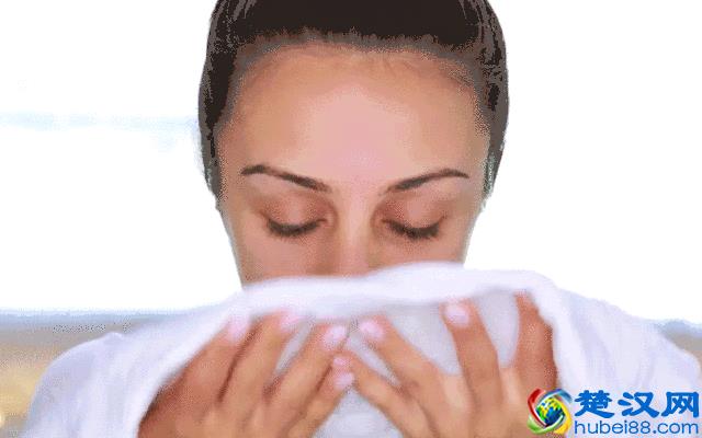 如何去黑头；及时清洁毛孔里的脏东西是关键