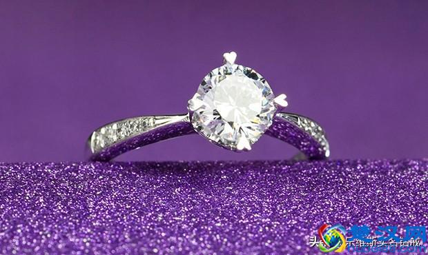 年少以为自己是杨过，人到中年才发现，我们都活成了郭靖