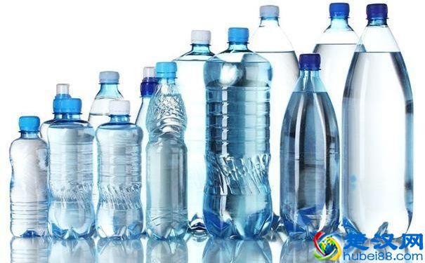 一小瓶矿泉水最贵你猜要多少钱？依云在法国是在普通的矿泉水