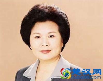 曾是著名主持人罗京搭档，罗京走后她也辞职了，但差点晚节不保