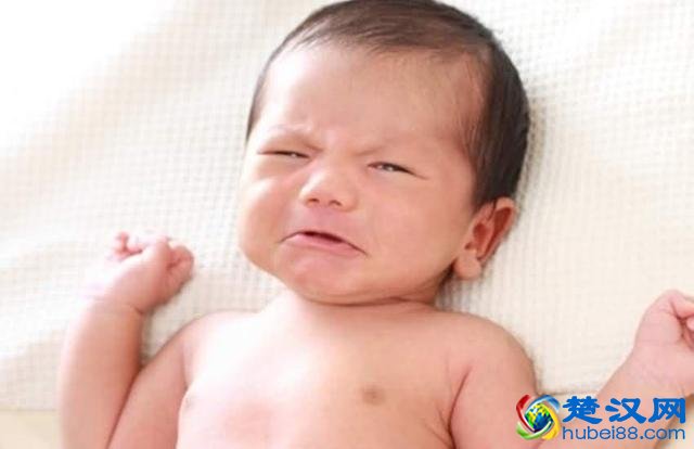 新生儿腹泻多是这两种原因引起的，妈妈们学起来，快速帮孩子止泻！