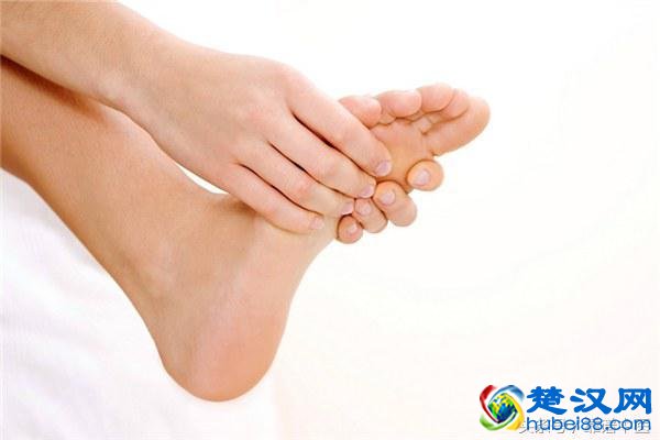 脚臭用什么泡脚？这样治疗更彻底！
