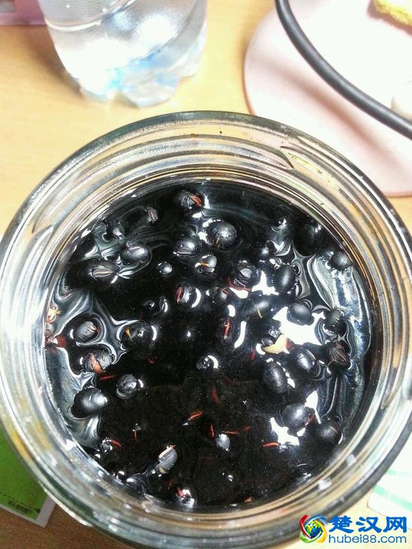 黑豆泡醋能治白发 具体做法需多多掌握