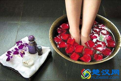 艾叶泡脚能治疗哪些疾病，艾叶泡脚对身体有哪些好处？