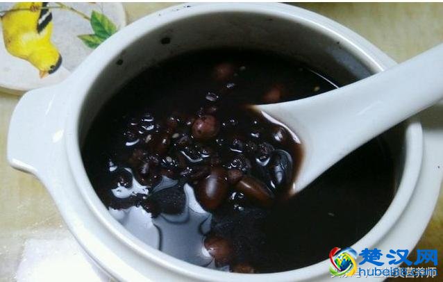 头上长了白头发怎么办？四款养生粥让您白发变黑发