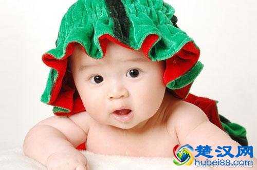 宝宝长牙的症状，预防长牙发烧情况！